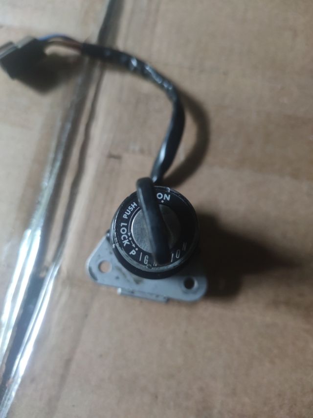 Cerradura contacto Yamaha XT600E