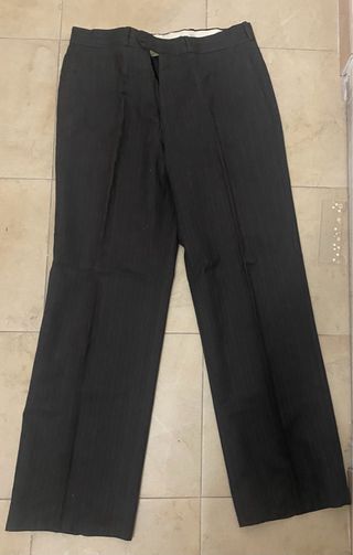 Traje negro hombre: chaqueta, chaleco y pantalón.