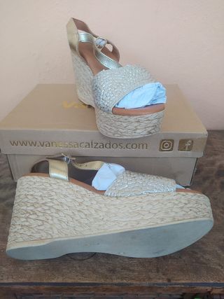 Sandalias cuña piel dorada talla 40