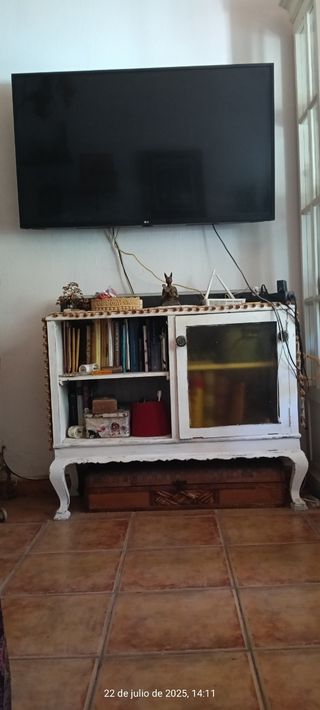 Mueble blanco de madera