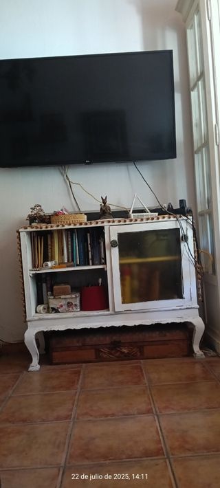 Mueble blanco de madera