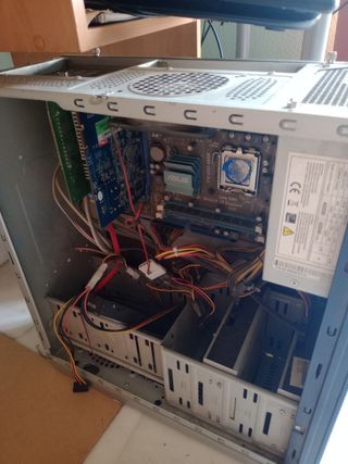 Torre PC Prior - Negra y Plata