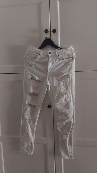 Pantalones vaqueros blancos rotos
