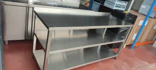 Mesa industrial con baldas inox