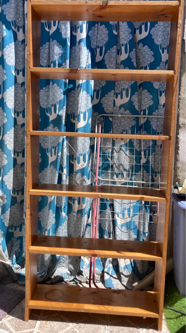 Estantería madera maciza 
Posibilidad transporte