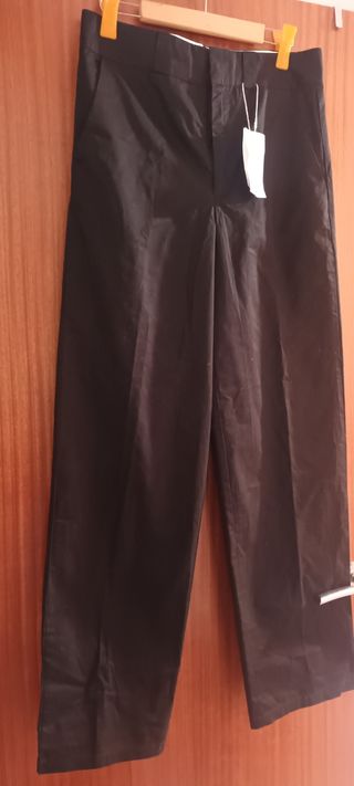 Pantalón negro camarera bolsillos