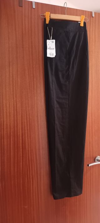 Pantalón negro camarera bolsillos