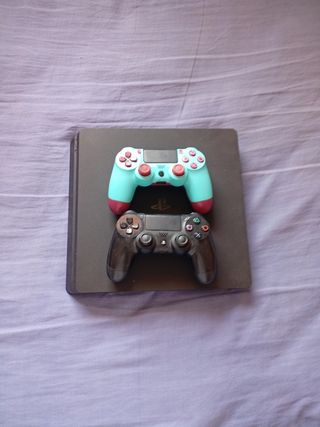 PS4 (PlayStation 4) + 2 mandos
