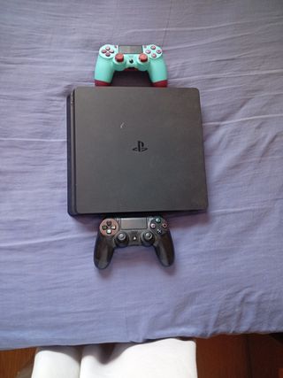 PS4 (PlayStation 4) + 2 mandos