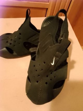 Sandalias Nike niño - negras talla 26