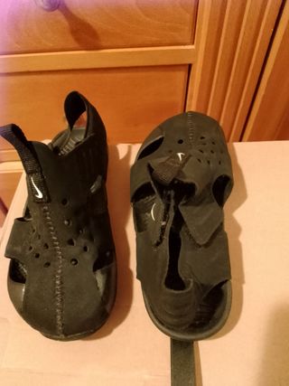 Sandalias Nike niño - negras talla 26