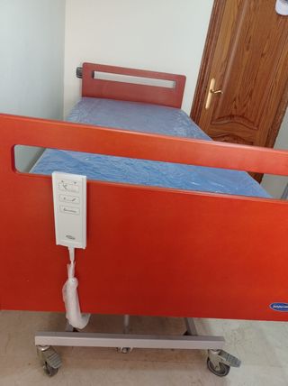 Cama articulada Invacare: Buen estado
