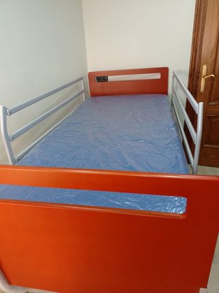 Cama articulada Invacare: Buen estado