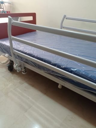 Cama articulada Invacare: Buen estado