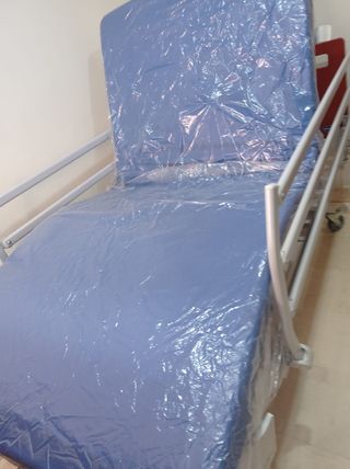 Cama articulada Invacare: Buen estado