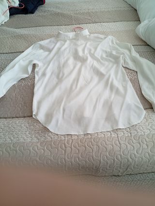 Camisa blanca mujer - detalles morados