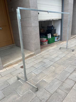 Se vende 2 extensibles para mercado para la ropa