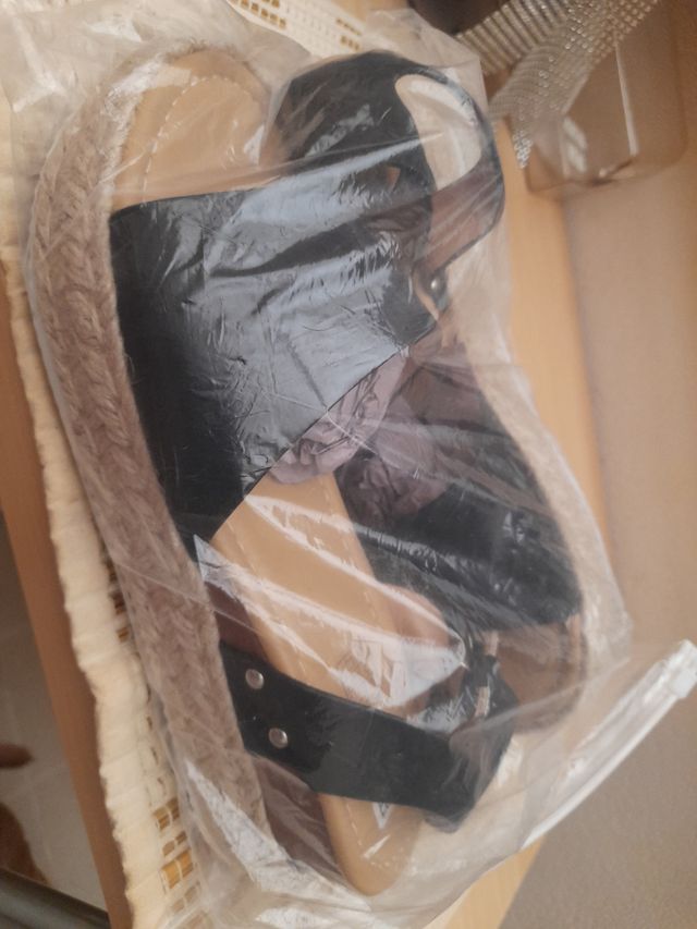 Sandalias con cuña negras