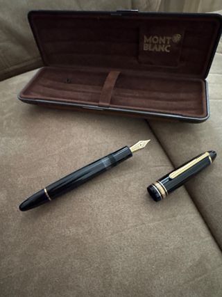 Pluma Montblanc Meisterstück 146 chapado en oro 18