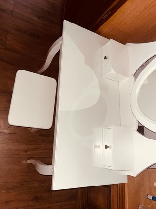 Tocador blanco Ikea con espejo