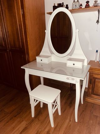 Tocador blanco Ikea con espejo