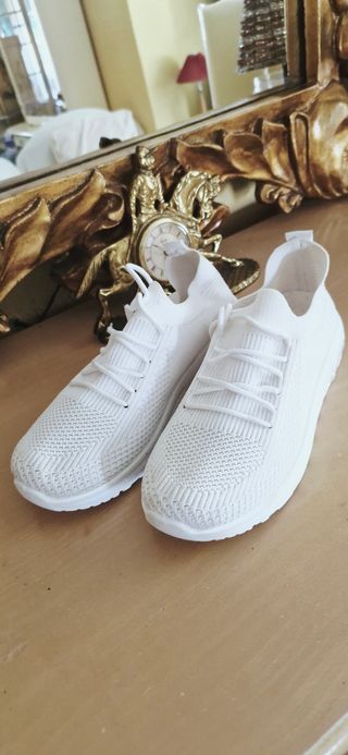 Zapatillas deportivas blancas