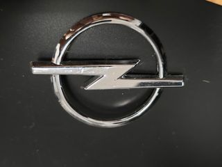 Logo Opel cromado