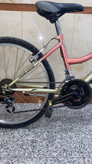 Bicicleta "TOGANO" juvenil.En perfecto estado,0uso