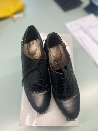 Scarpe Frau nere stringate