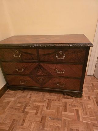 Cassettiera antica in legno con serrature e chiave
