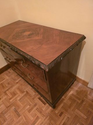 Cassettiera antica in legno con serrature e chiave