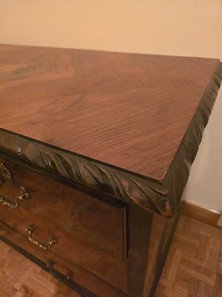 Cassettiera antica in legno con serrature e chiave