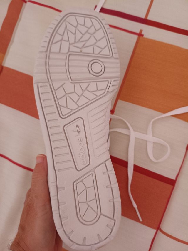 Sneakers bianche Adidas