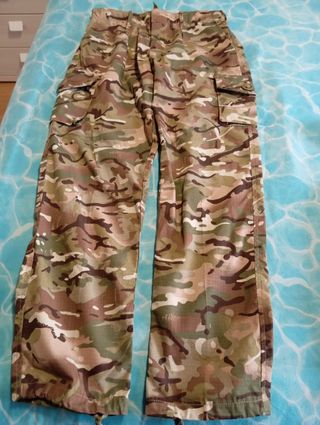 Chaleco y pantalón de camuflaje (táctico) KOMBAT.U