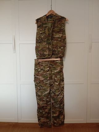 Chaleco y pantalón de camuflaje (táctico) KOMBAT.U