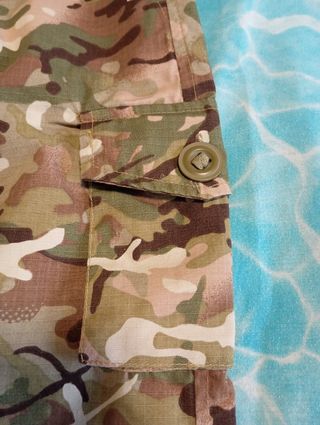 Chaleco y pantalón de camuflaje (táctico) KOMBAT.U