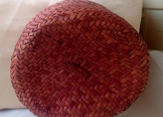 Cesta ratán granate-rojizo apagado, burdeos. 