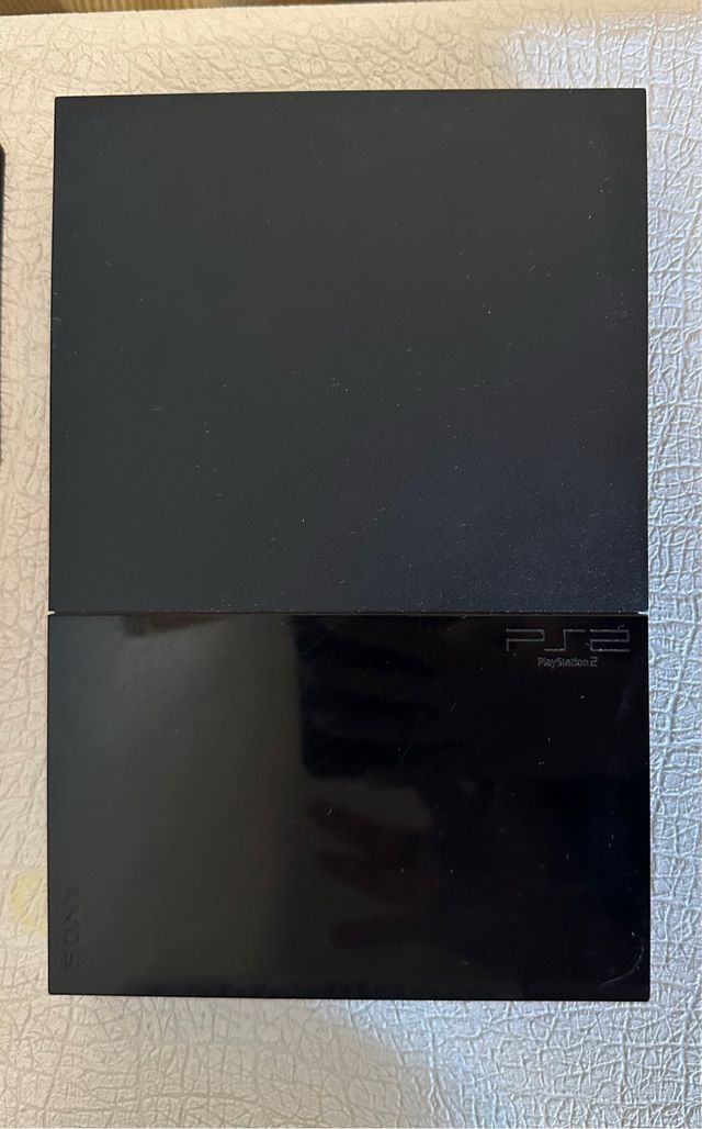 PS2 Slim negra con mandos y juegos