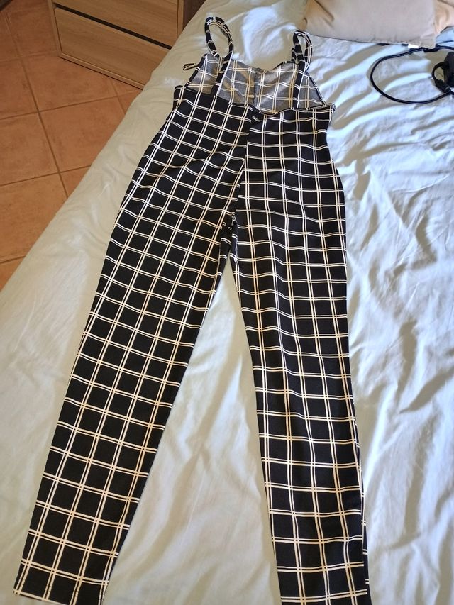 Salopette elegante bianca e nera