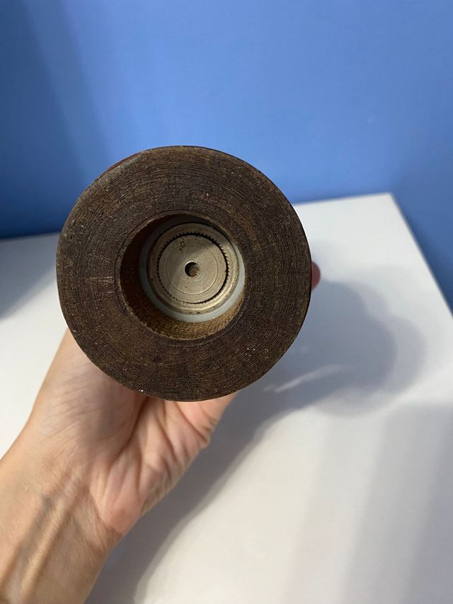 Macinapepe antico in legno