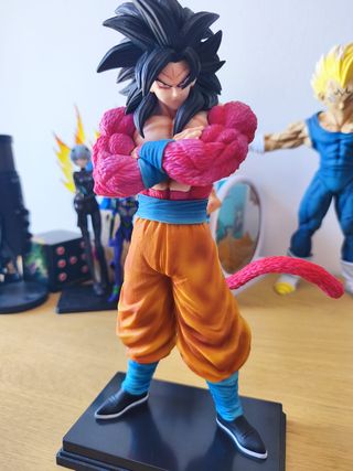 Figura Goku SSJ4