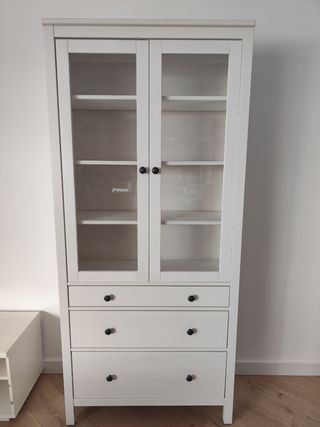 Vitrina IKEA blanca - Mueble expositor