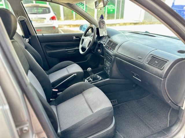 Volkswagen Golf 2003