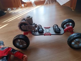 Action Man: 3 muñecos + Moto+ patin