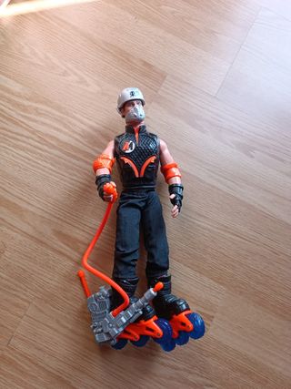 Action Man: 3 muñecos + Moto+ patin