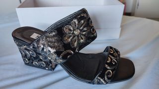 Sabot eleganti neri e oro