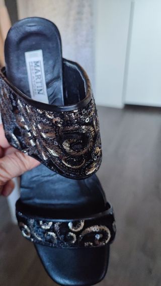 Sabot eleganti neri e oro