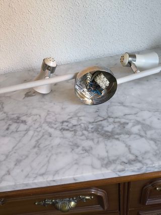 Lámparas de  techo 4 focos . Las dos 18€. Una 10€