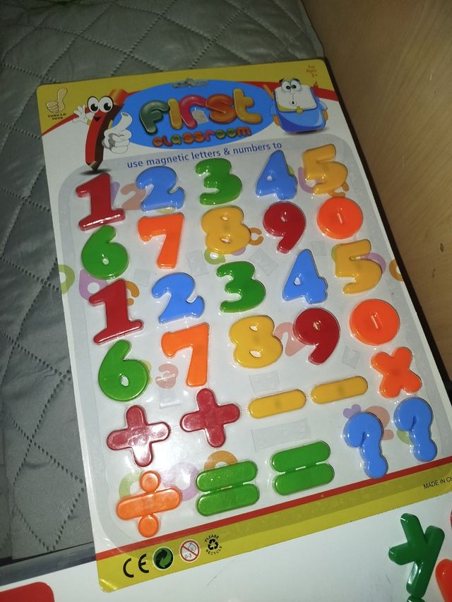 Pizarra magnética infantil: letras, números
