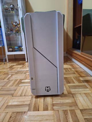 PC sobremesa blanco